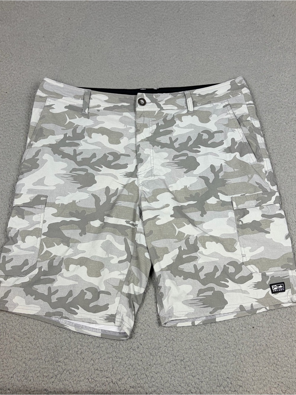 Pelagic Hybrid Cargo Shorts Men’s 38 Gray White Camo Fishing Outdoor